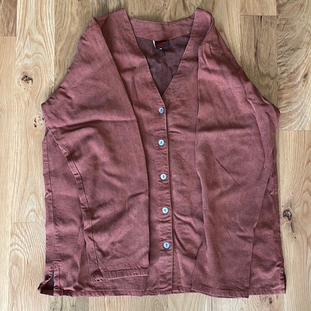 Women’s rust colored blouse